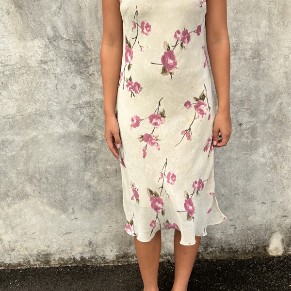 Robe à motif fleurie et dentelle